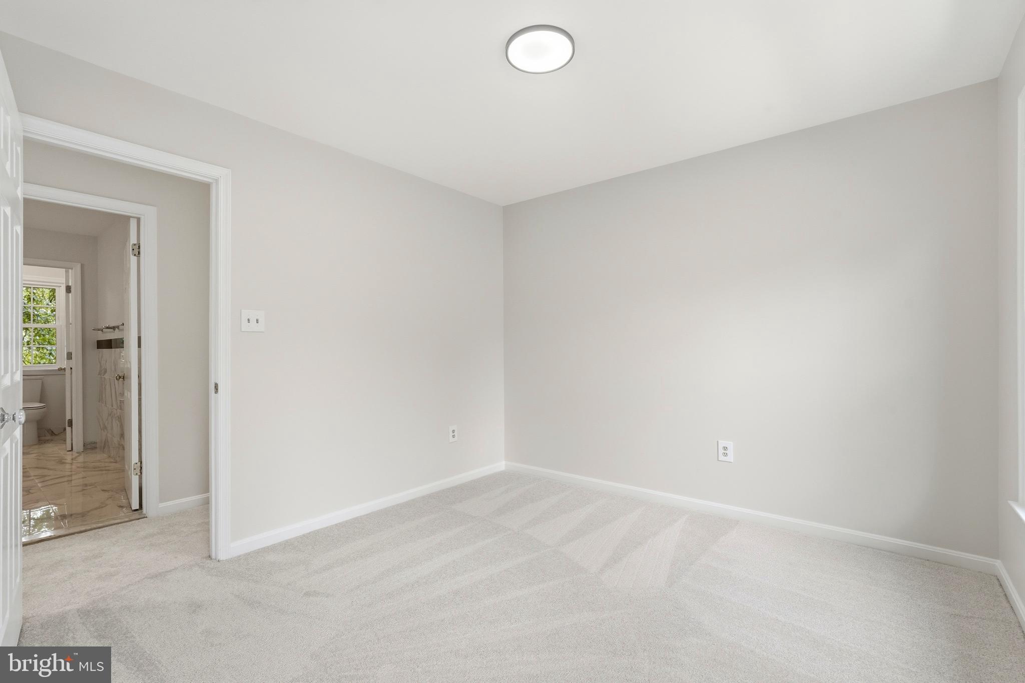 ASHBURN VILLAGE - Residential