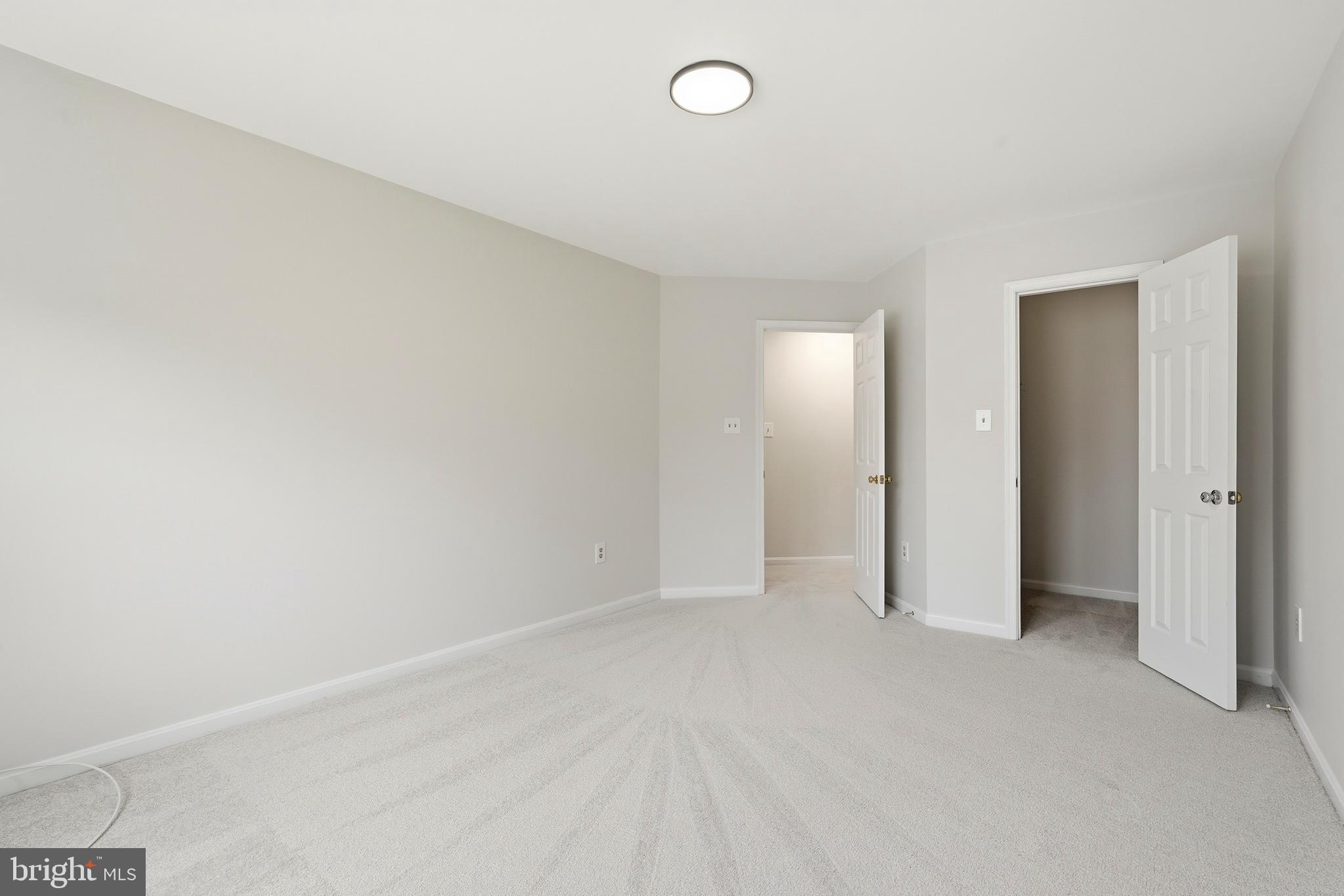 ASHBURN VILLAGE - Residential