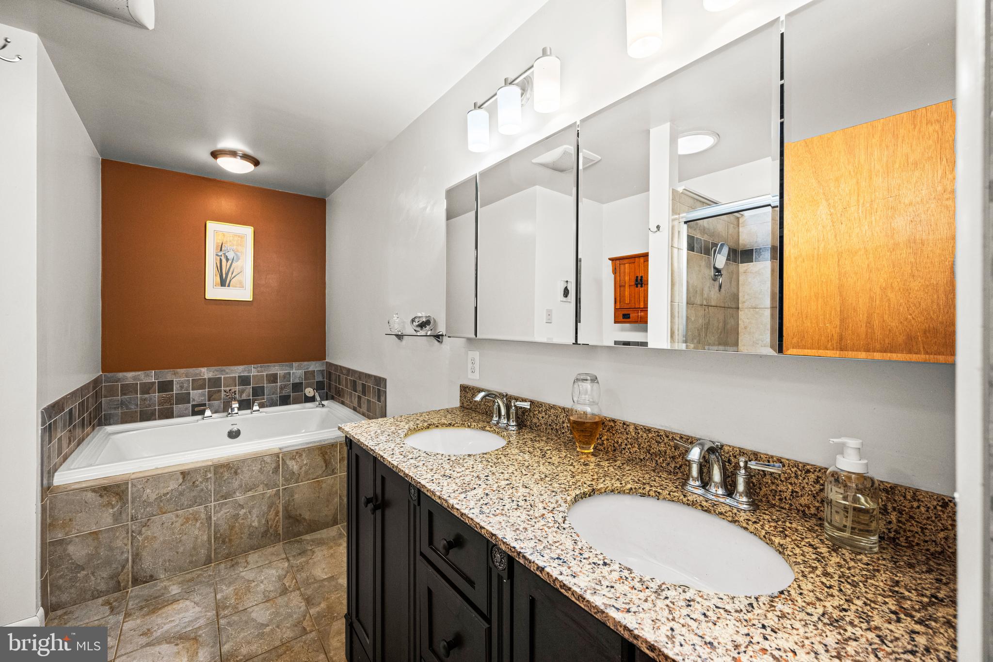 ATHOLTON SQUARE - Residential