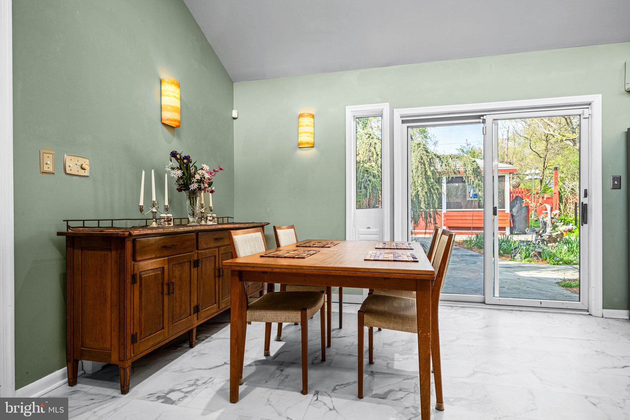 ATHOLTON SQUARE - Residential