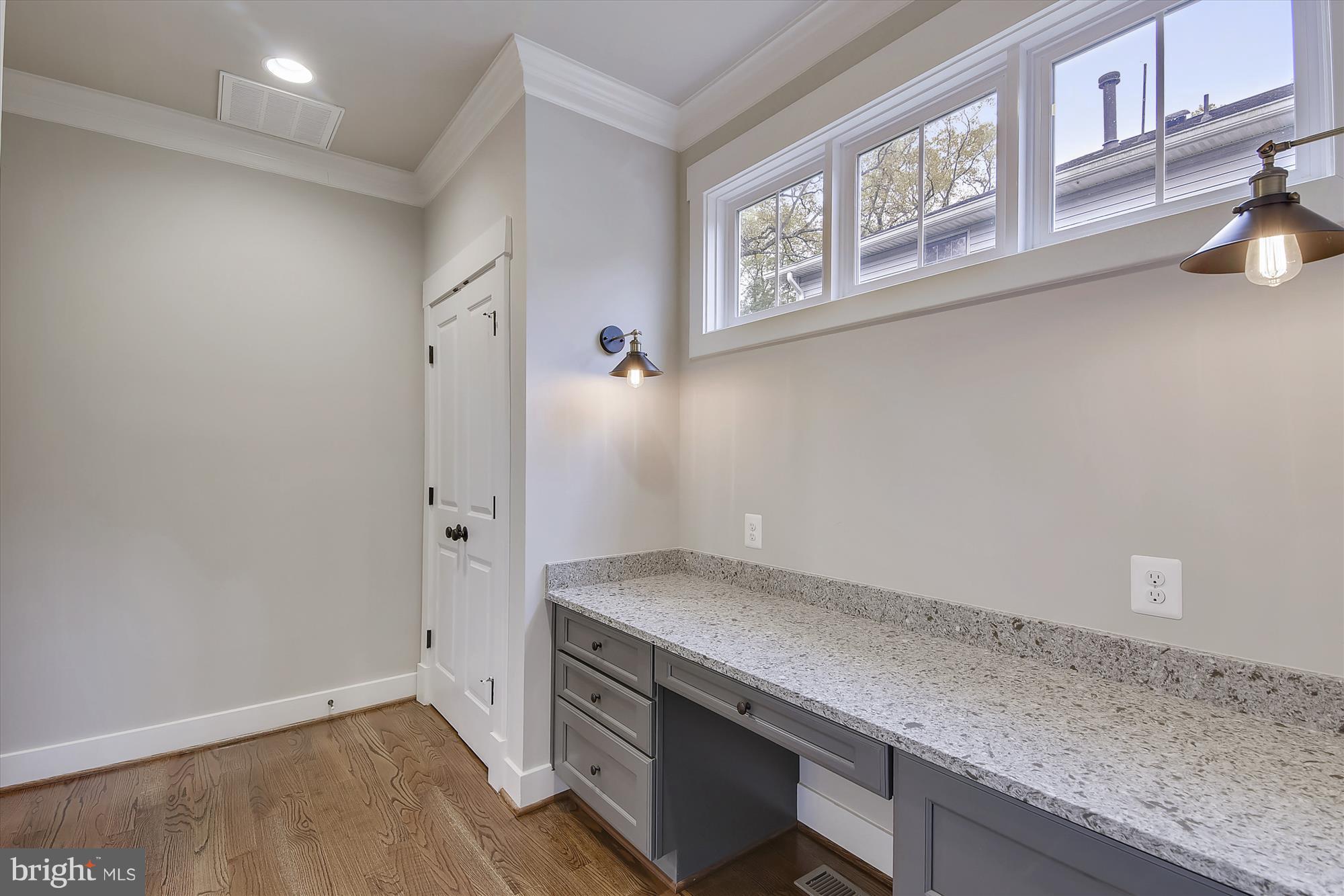 WESTHAMPTON - Residential