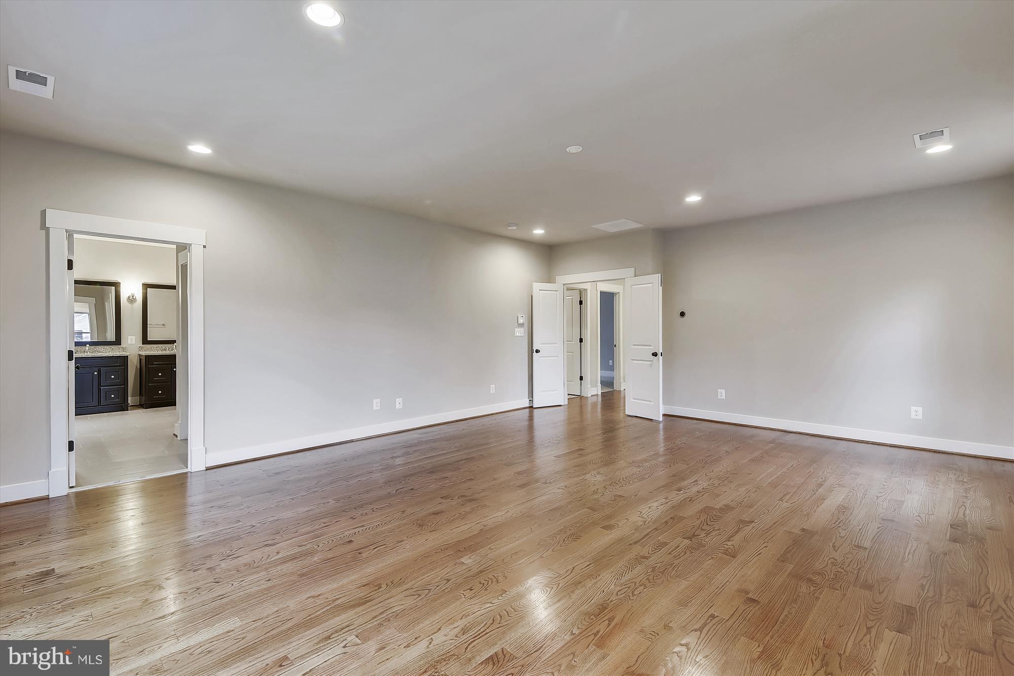 WESTHAMPTON - Residential