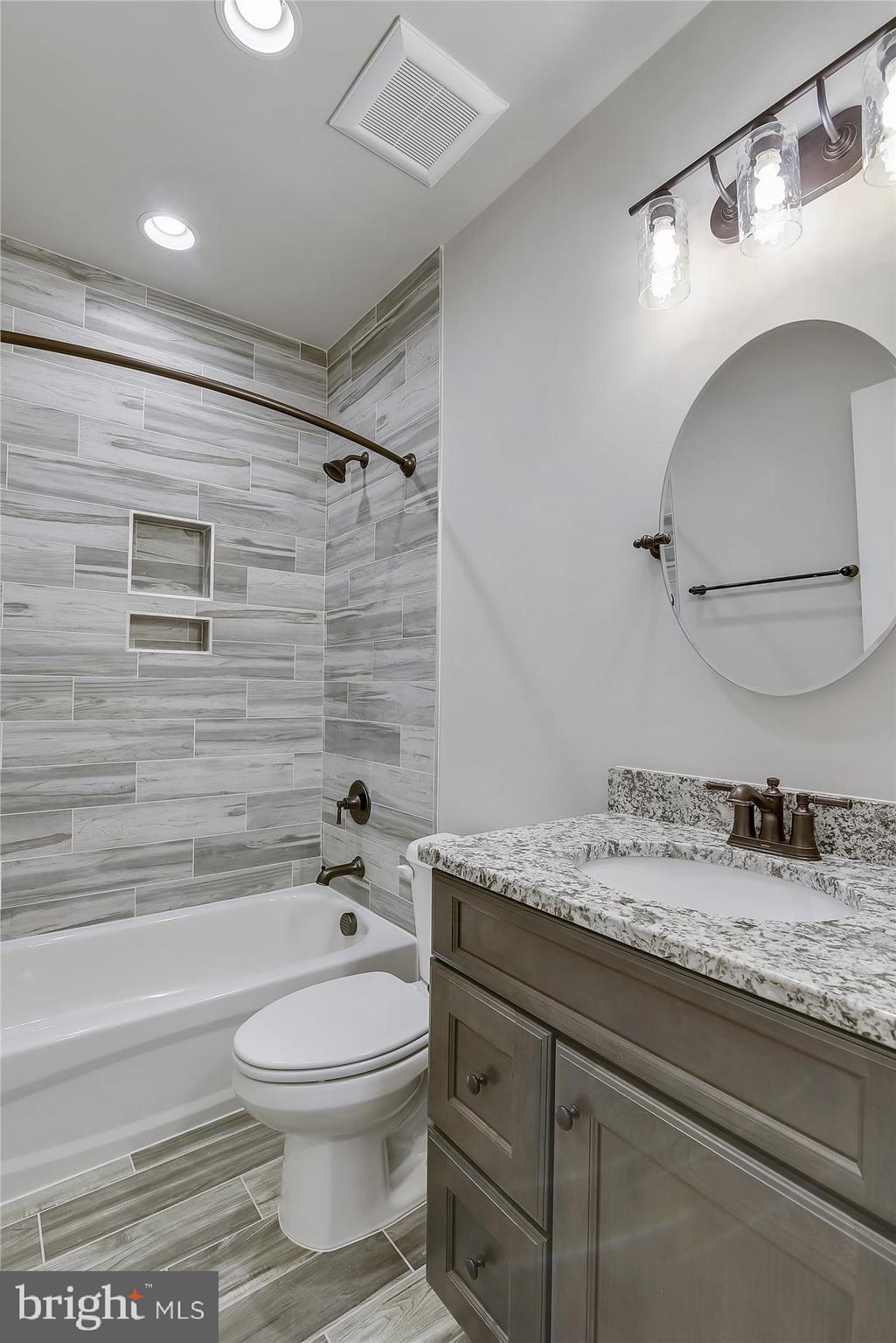WESTHAMPTON - Residential
