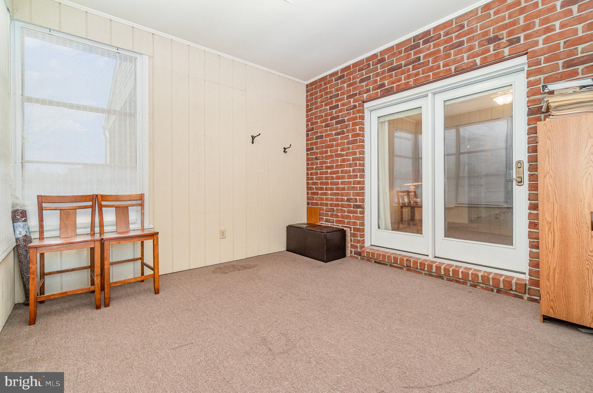 WALNUT COURT - Residential