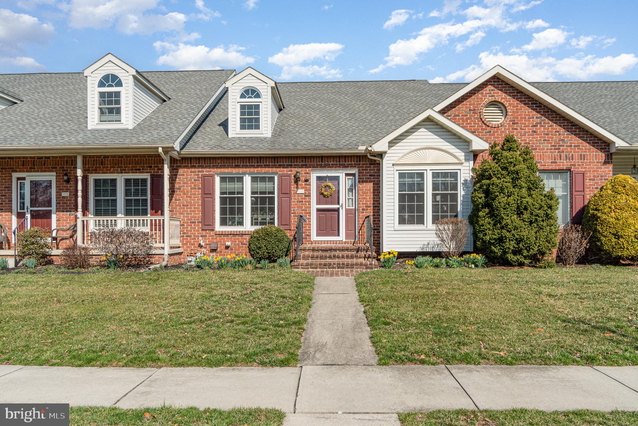 WALNUT COURT - Residential
