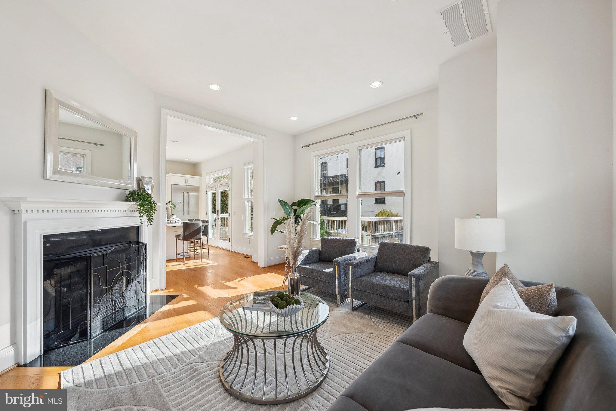 OLD TOWN ALEXANDRIA - Residential