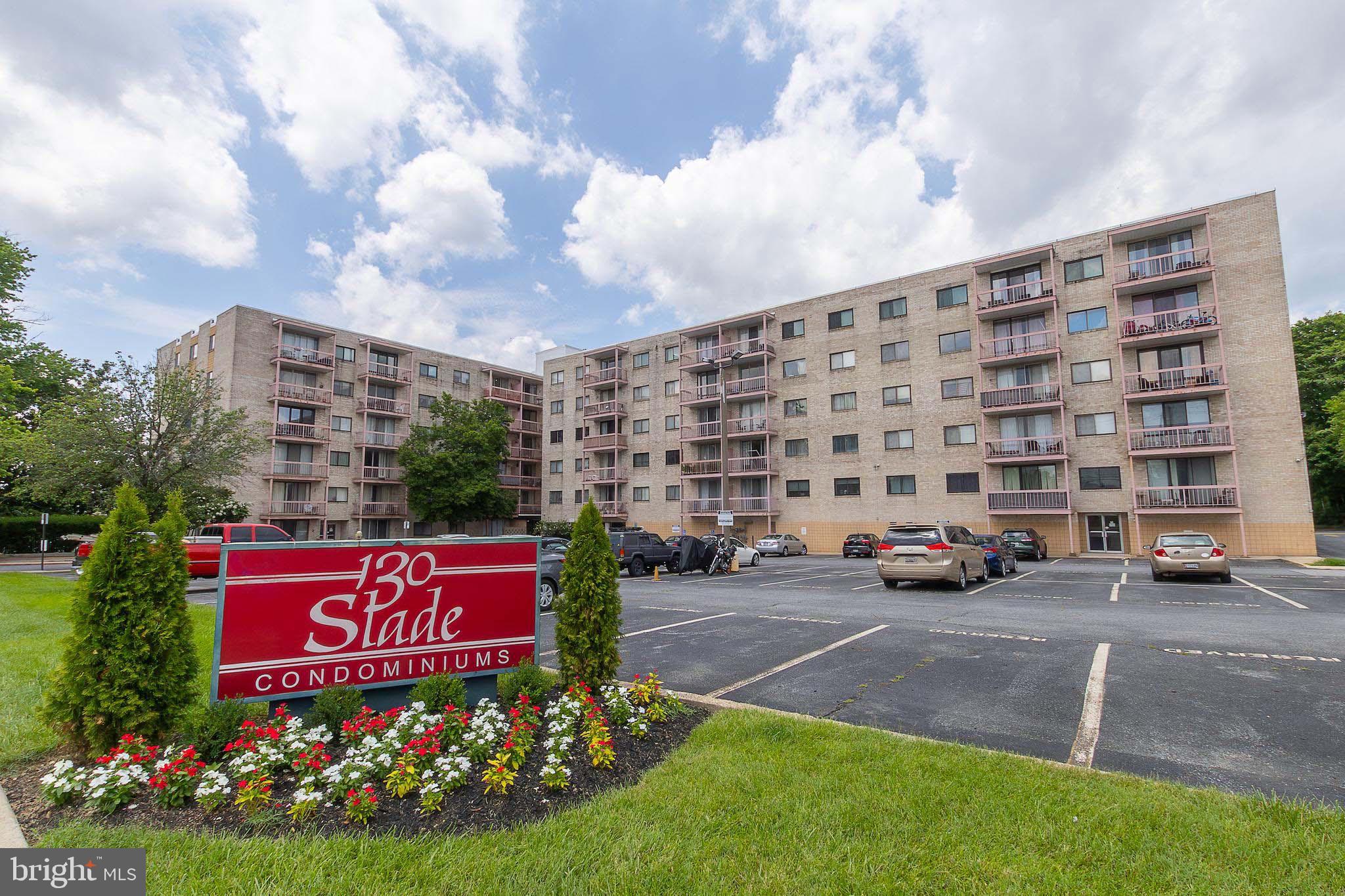 No-Steps, Elevator and Doorman Building in Pikesville. Modern floors throughout, in-building laundry rooms, central air. 2 large bedrooms, bonus sunroom office, 2 full bathrooms, updated kitchen. 
Conventional mortgage is accepted.

Elevator confirmed to be upgraded this year; currently out of order.