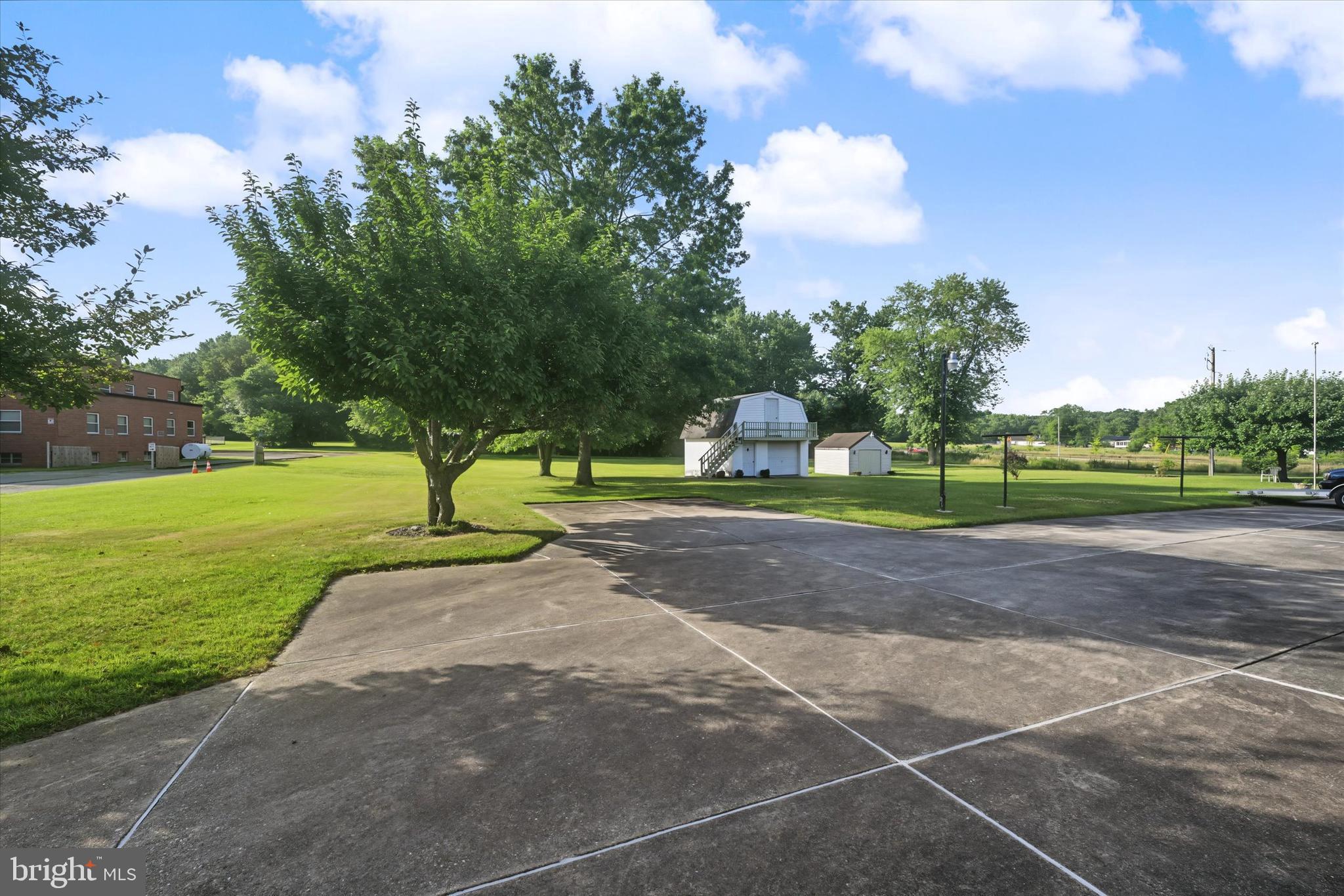 MIDDLE RIVER - Residential