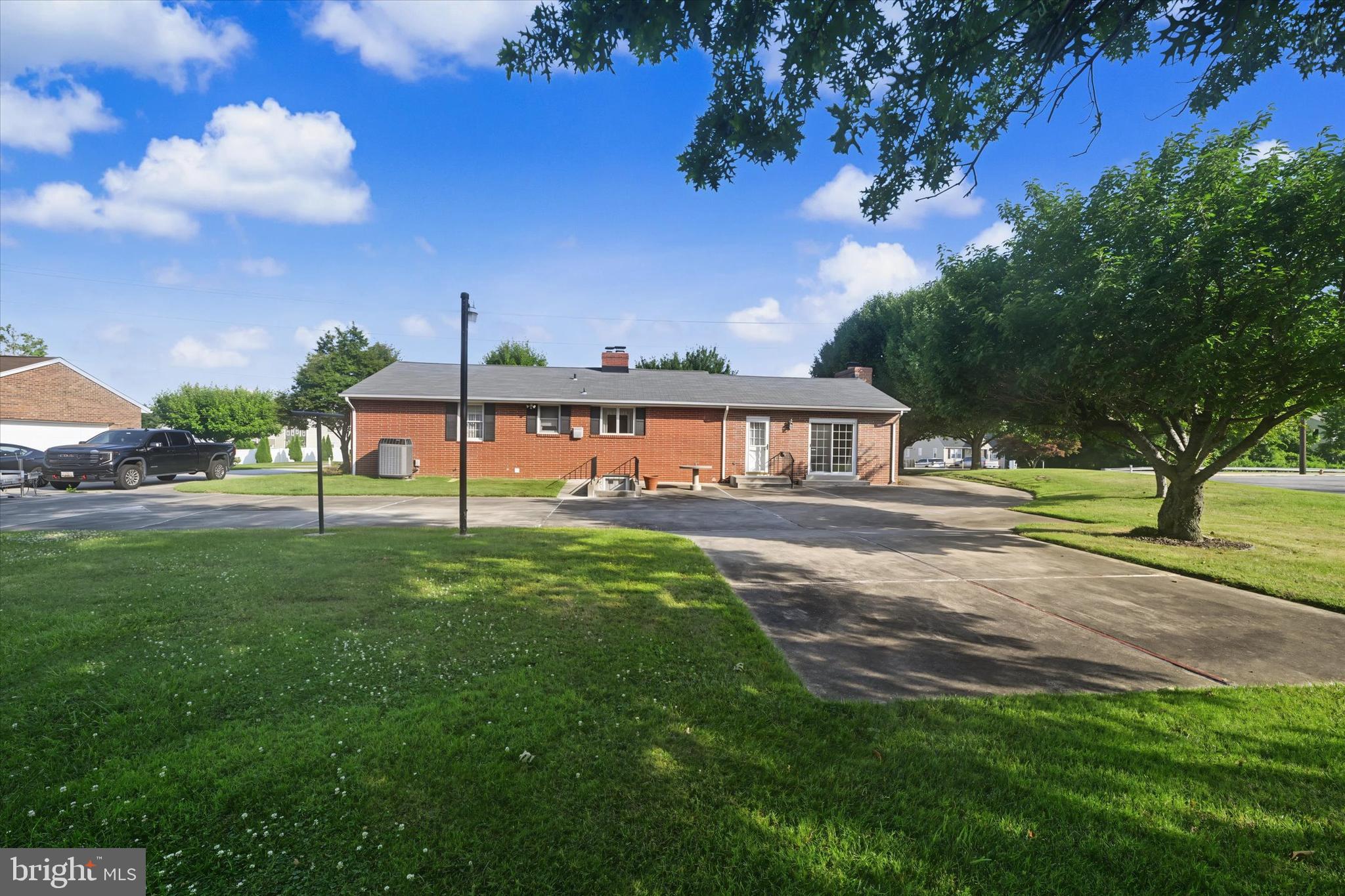 MIDDLE RIVER - Residential