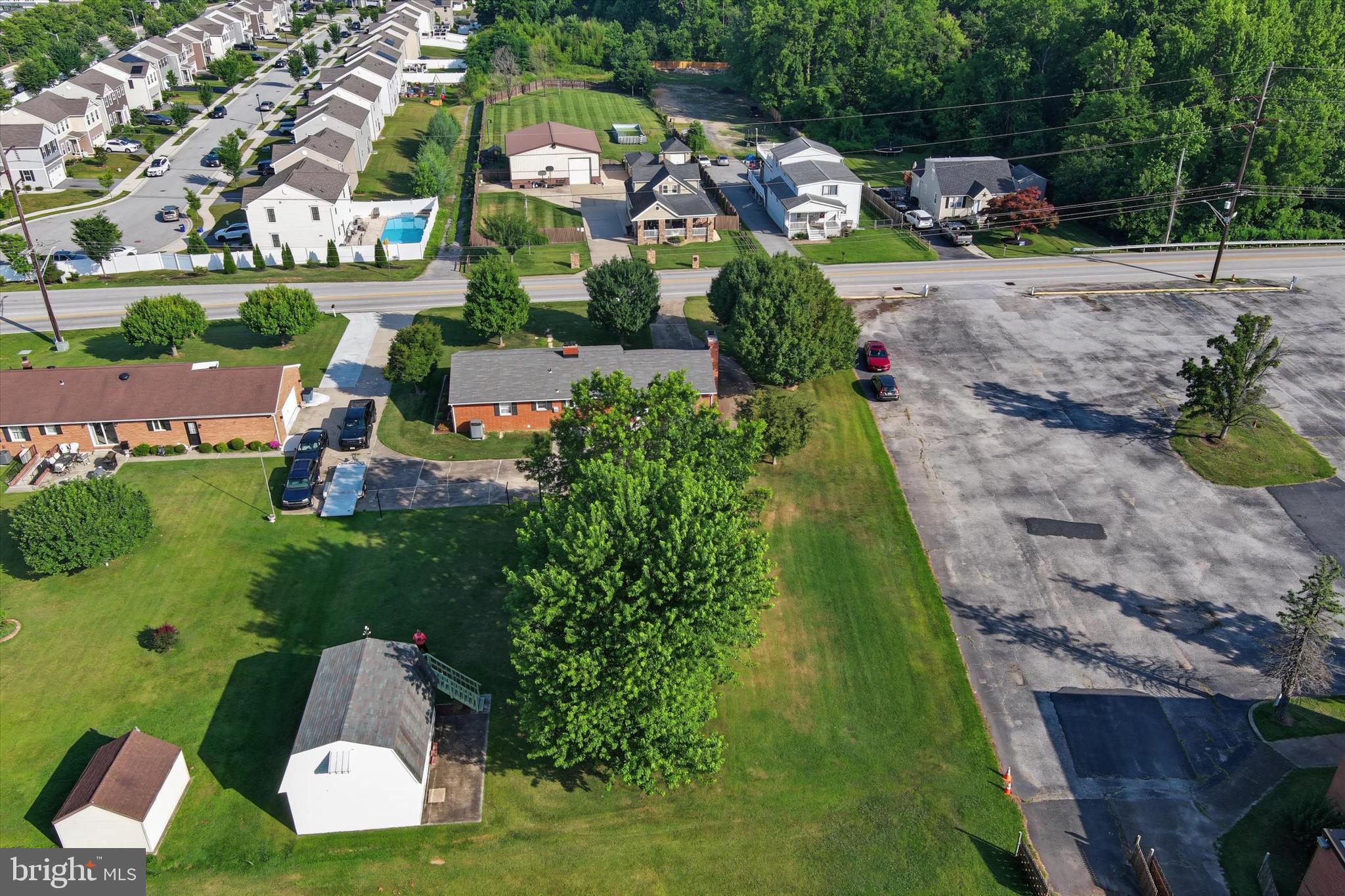 MIDDLE RIVER - Residential