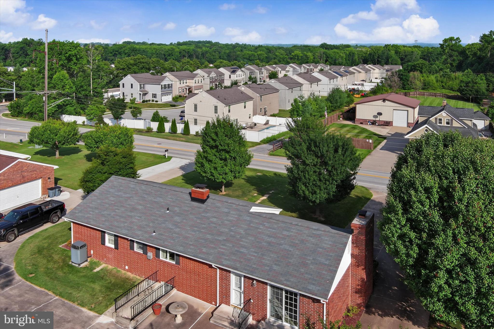 MIDDLE RIVER - Residential