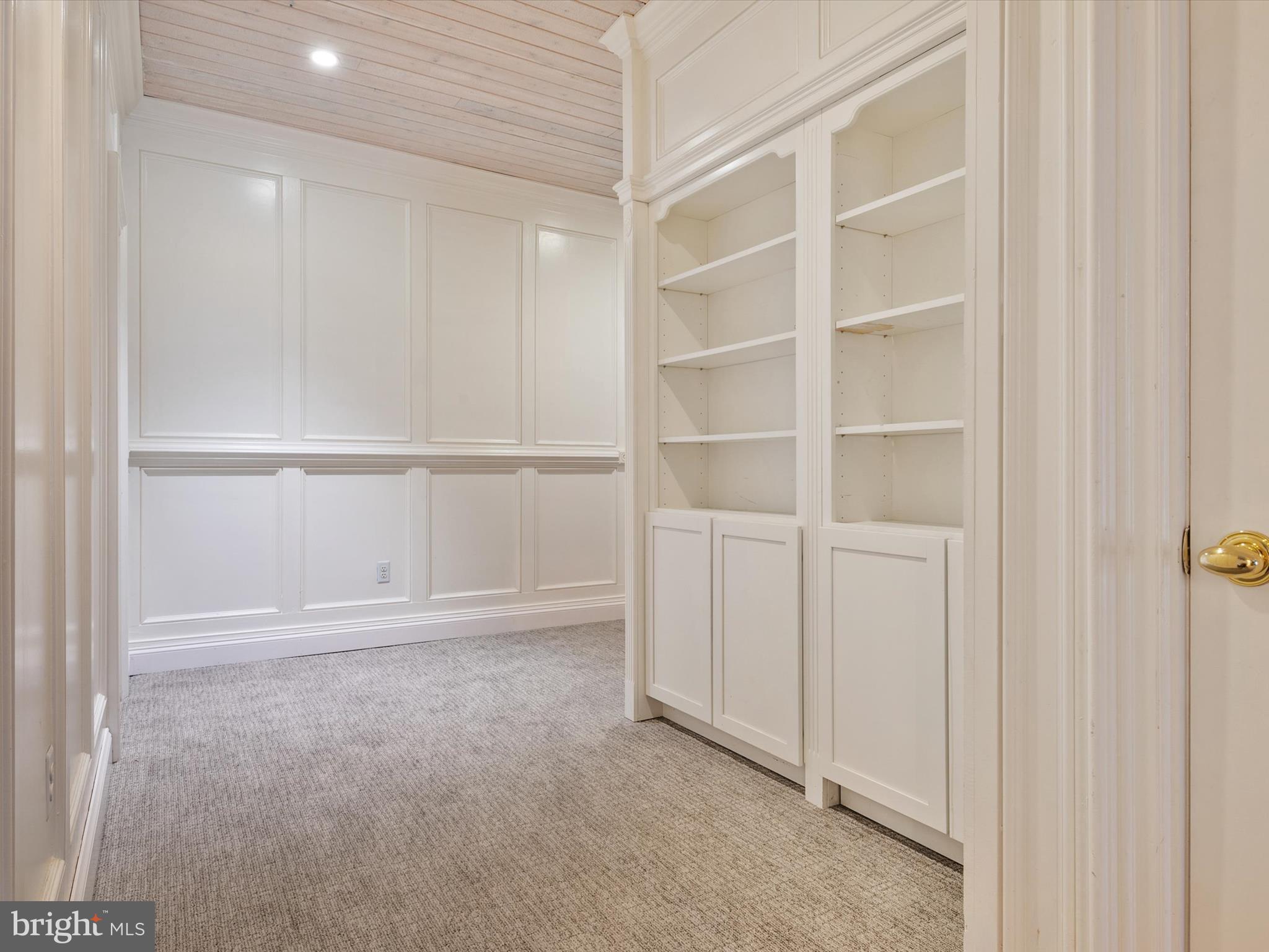 SOUTH RIVER COLONY - Residential