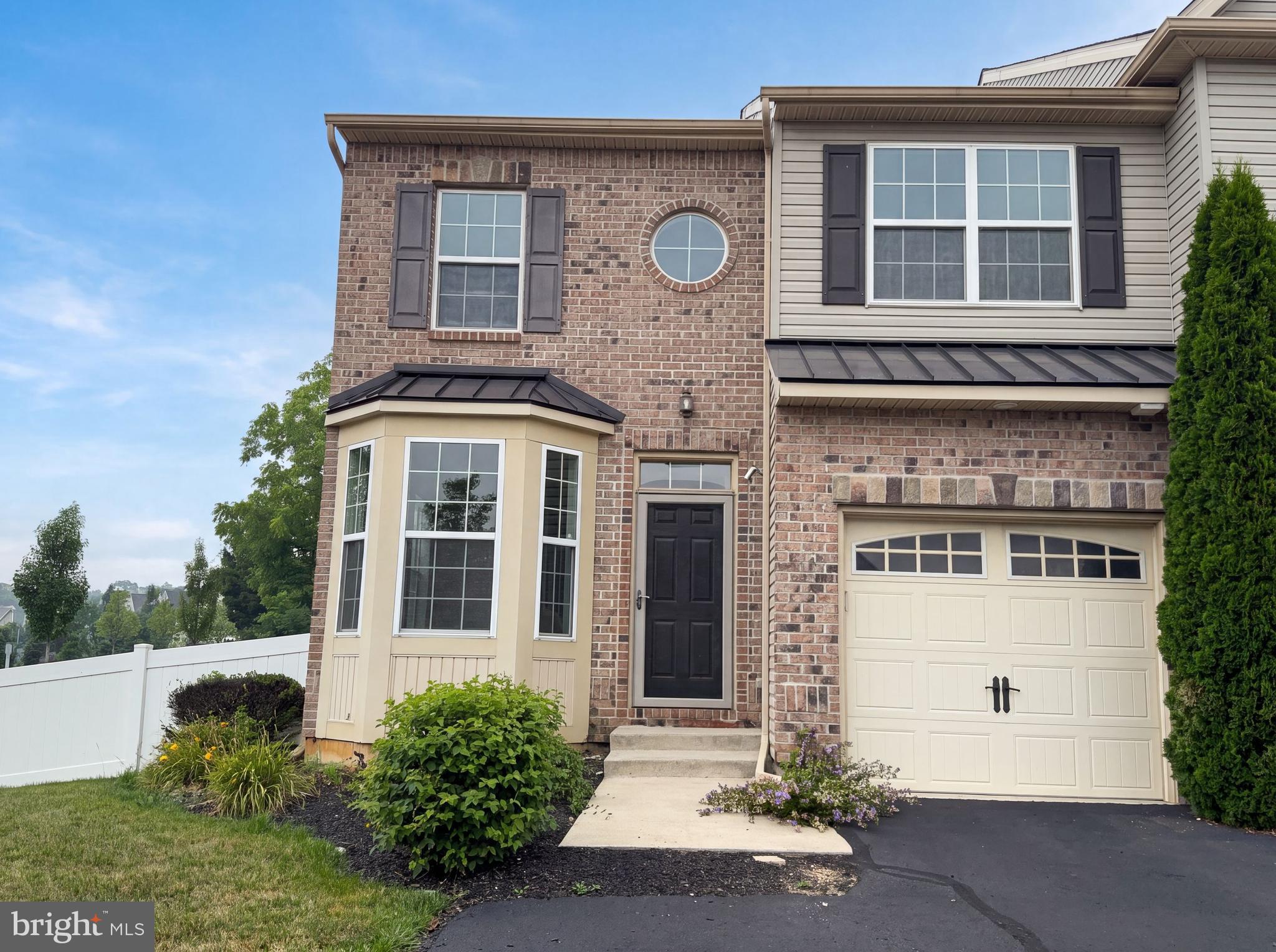 LAUREL FIELD - Residential