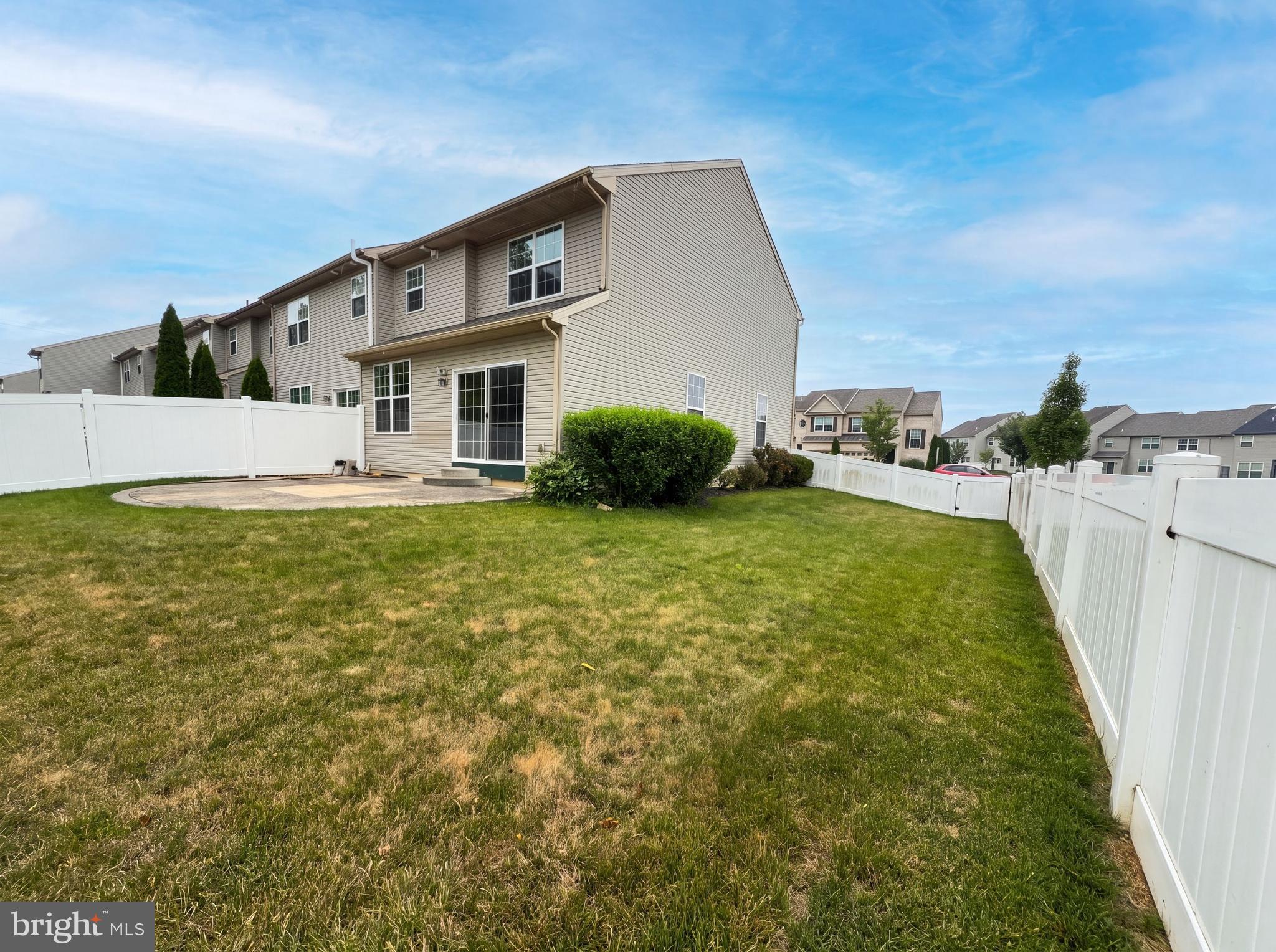 LAUREL FIELD - Residential