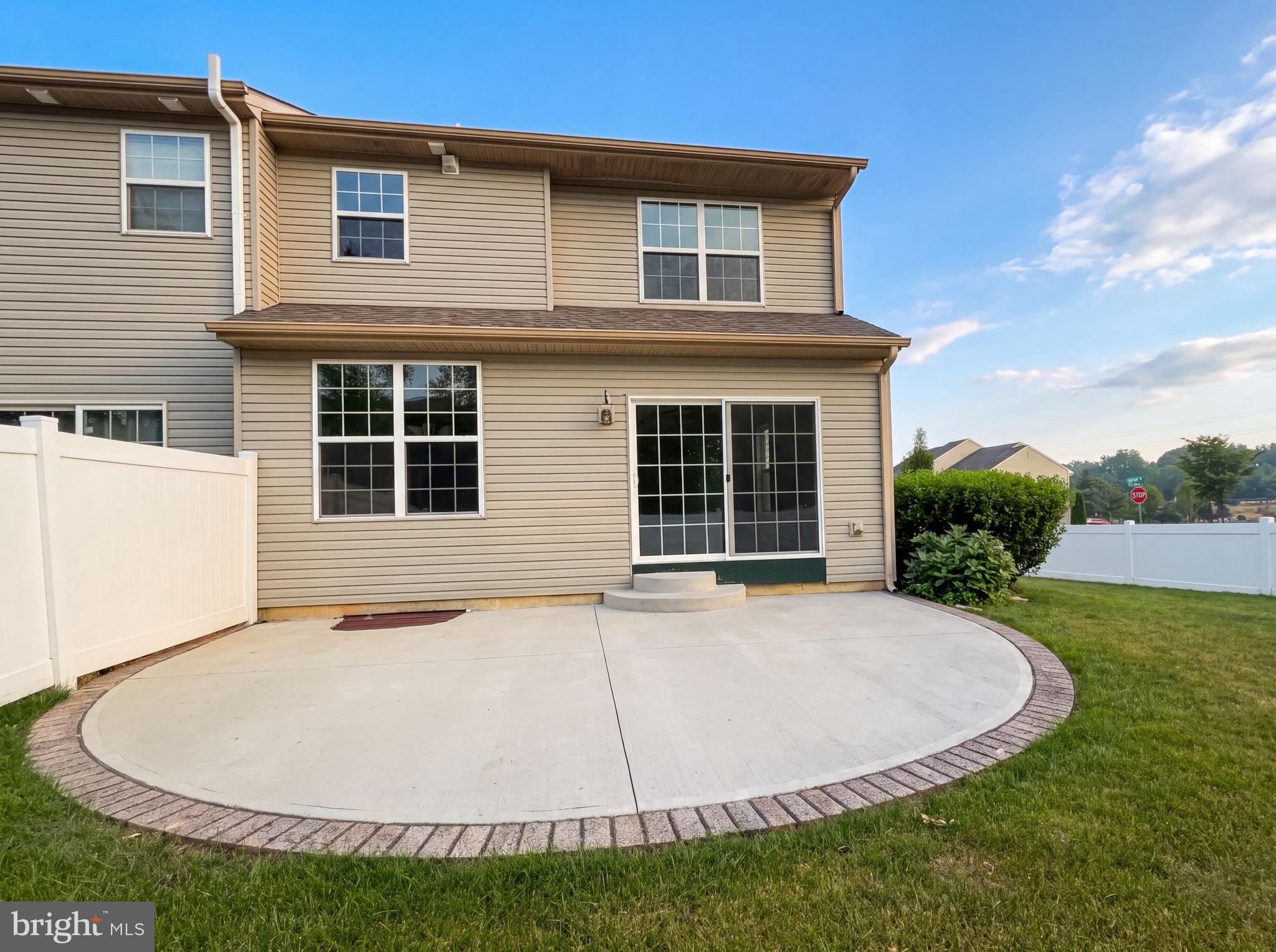 LAUREL FIELD - Residential