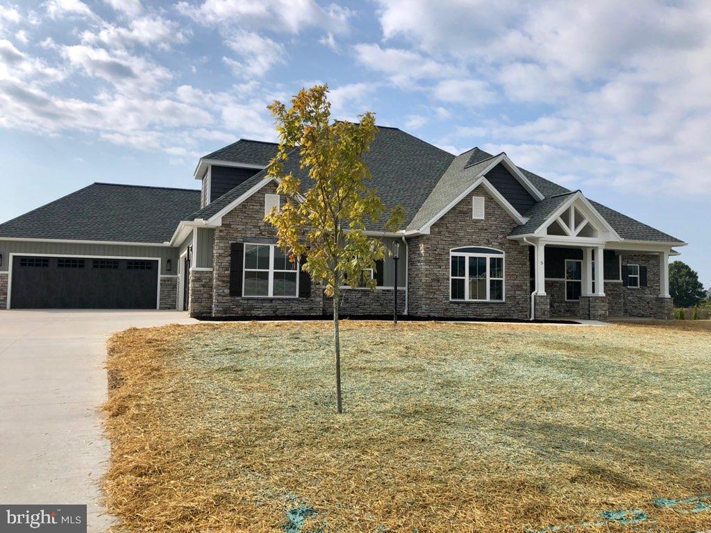 For Comp Purposes Only - Call listing agent with any questions.