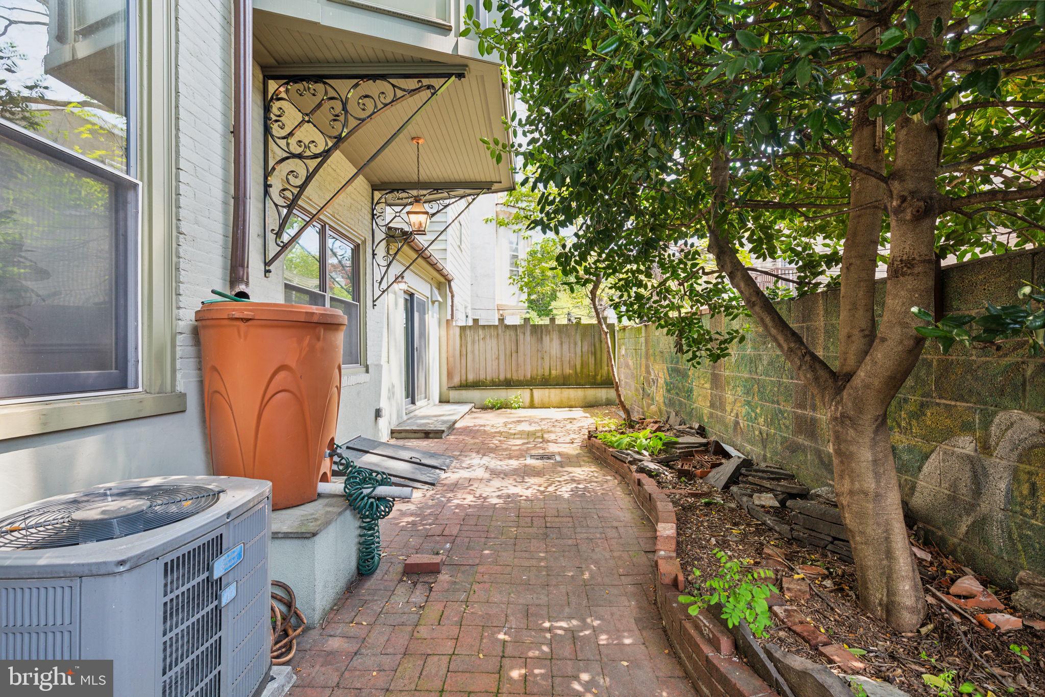 ART MUSEUM AREA - Residential