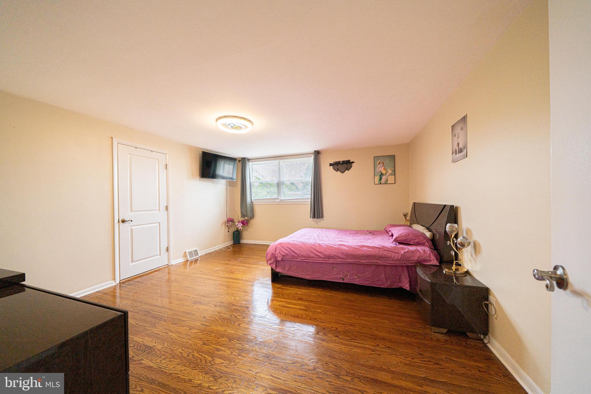 FOX CHASE - Residential