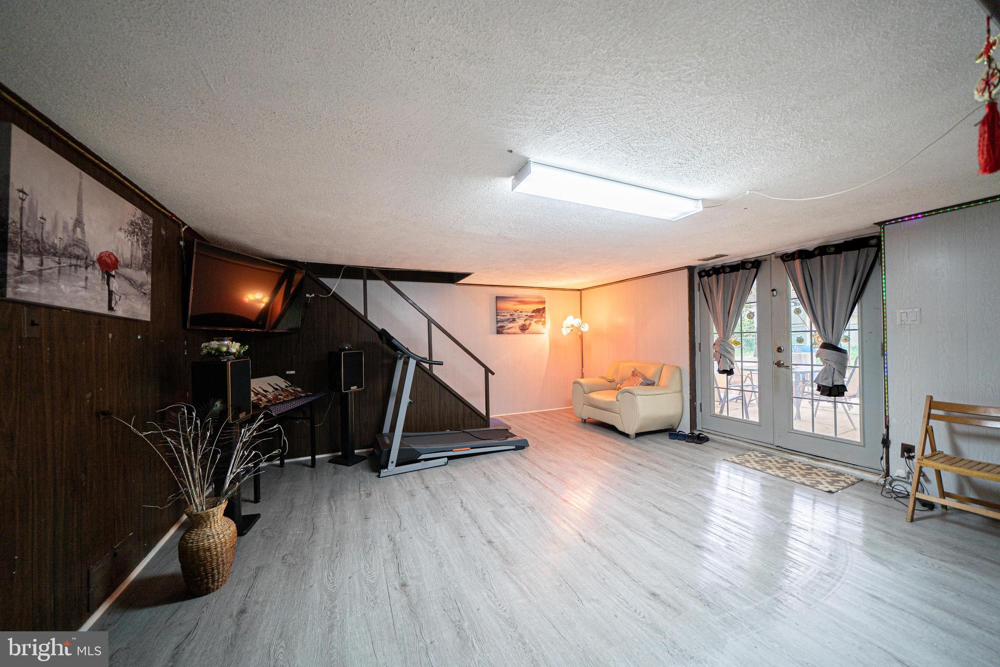 FOX CHASE - Residential