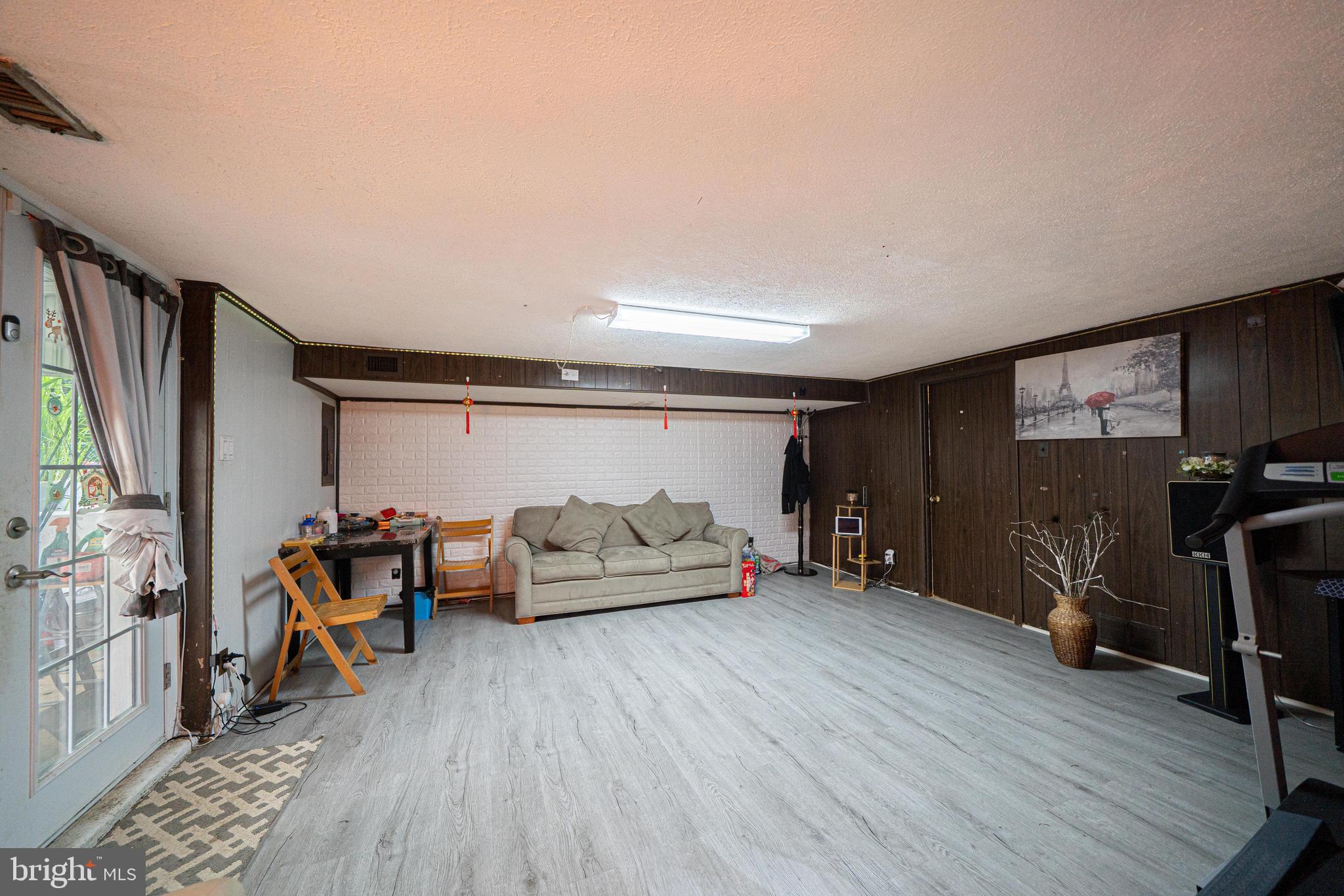 FOX CHASE - Residential