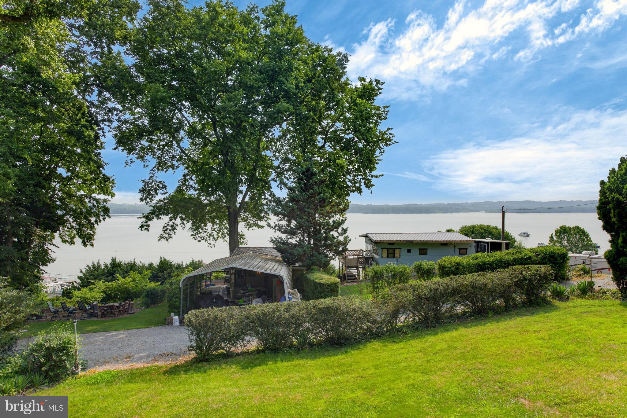 LONG LEVEL - LAKE CLARKE - Residential