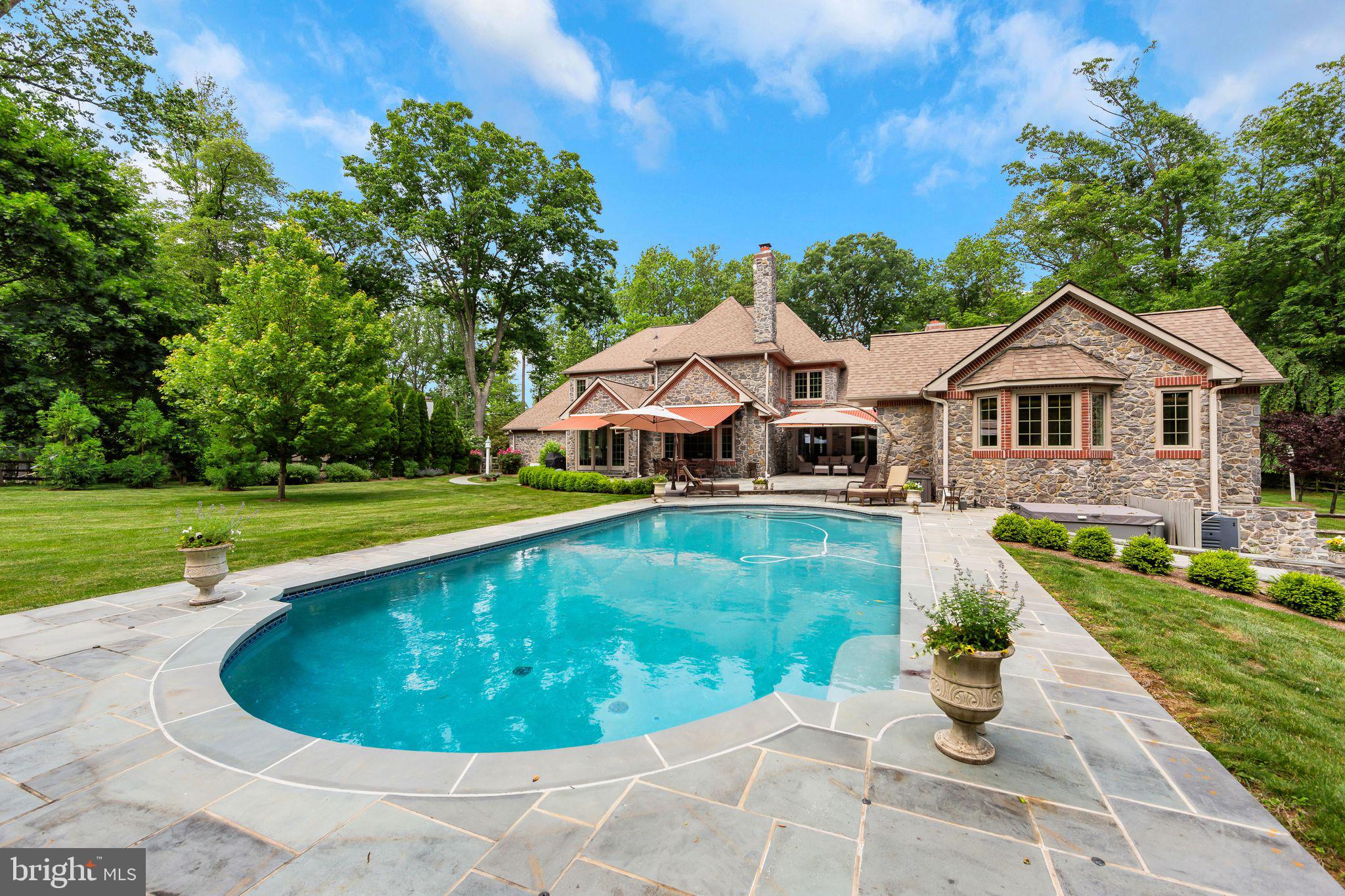 RADNOR HUNT - Residential