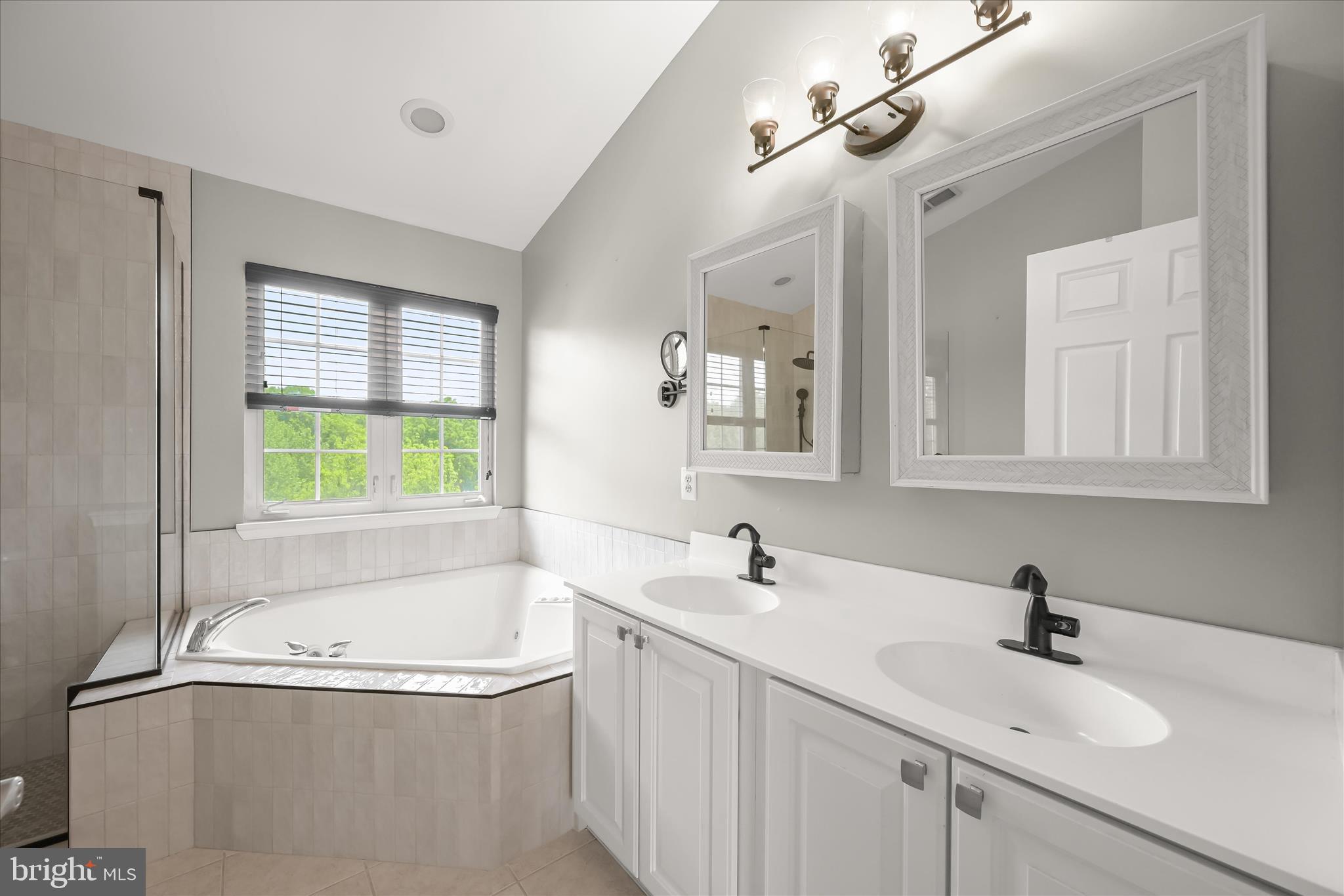 JENNA ESTATES - Residential