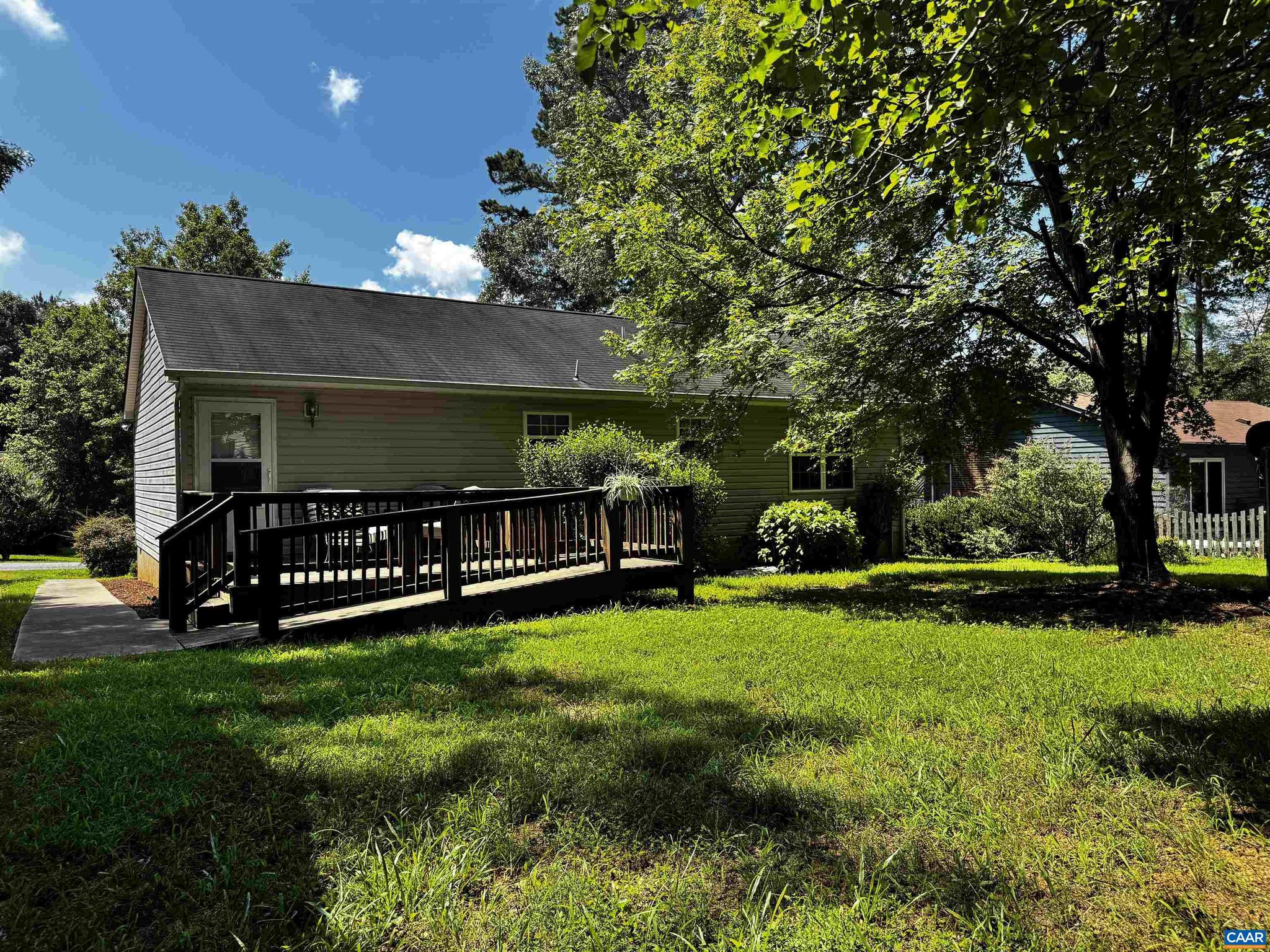 LAKE MONTICELLO - Residential