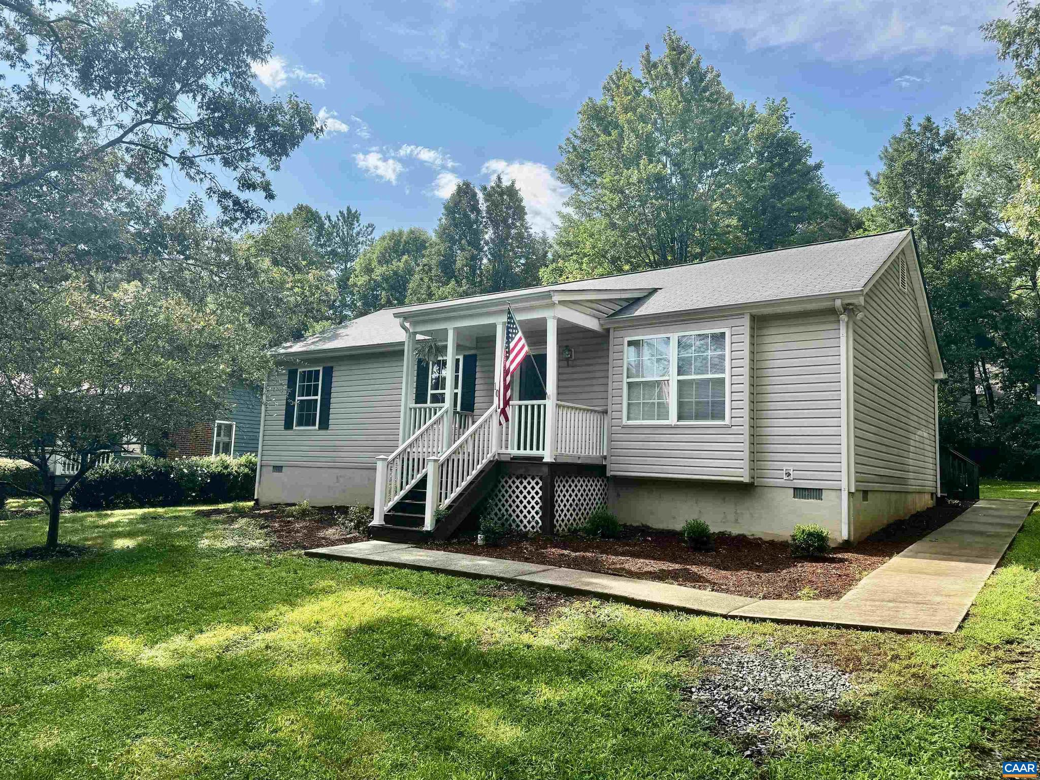 LAKE MONTICELLO - Residential