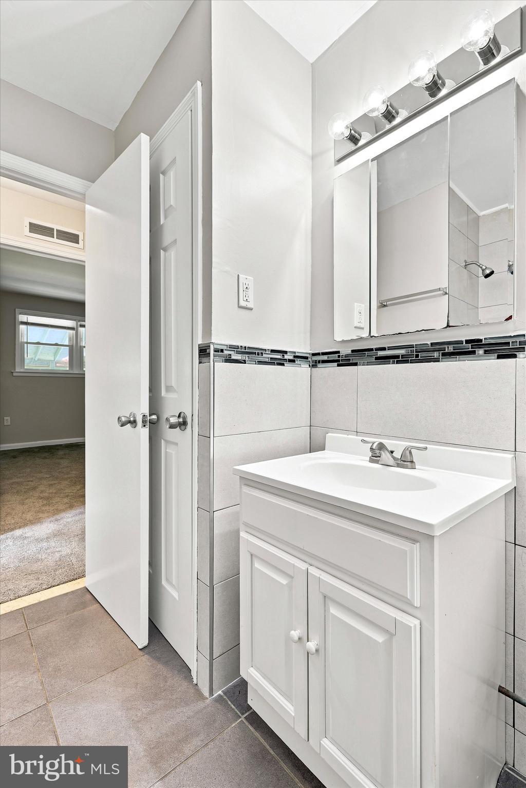 CROYDON ACRES - Residential