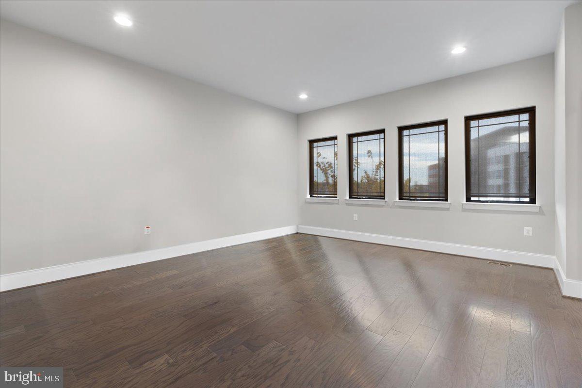 ONE LOUDOUN - Residential