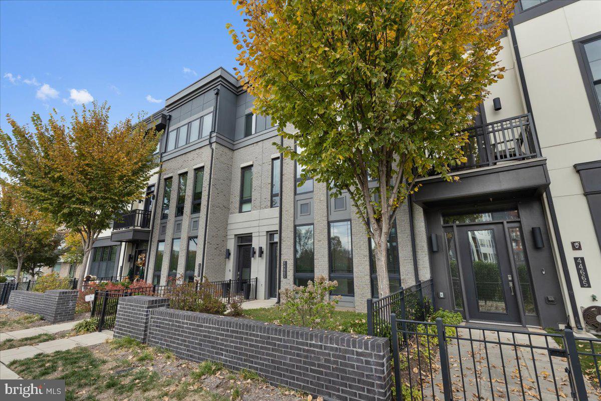 ONE LOUDOUN - Residential