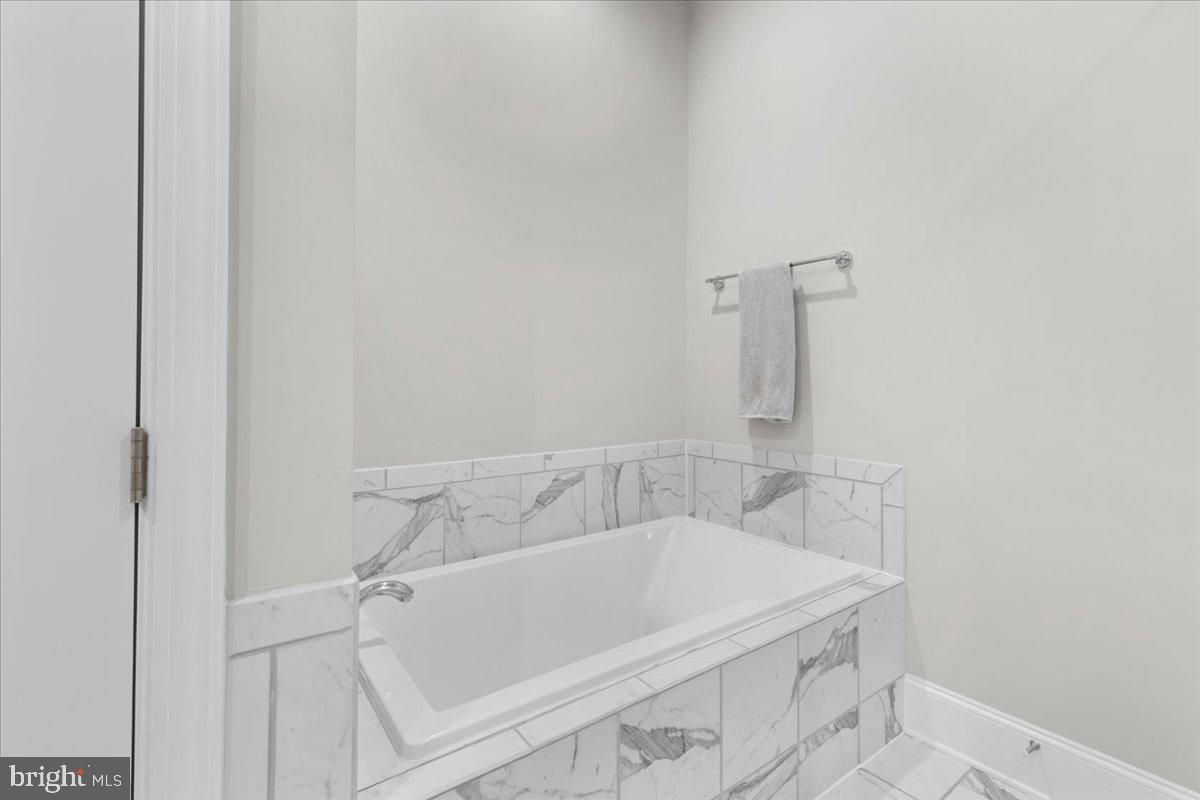 ONE LOUDOUN - Residential