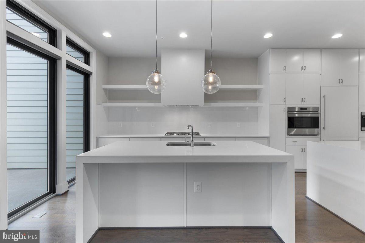 ONE LOUDOUN - Residential