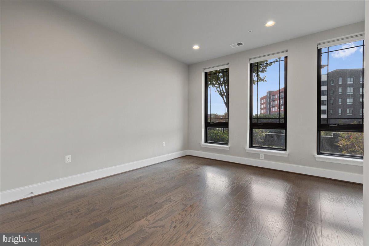 ONE LOUDOUN - Residential