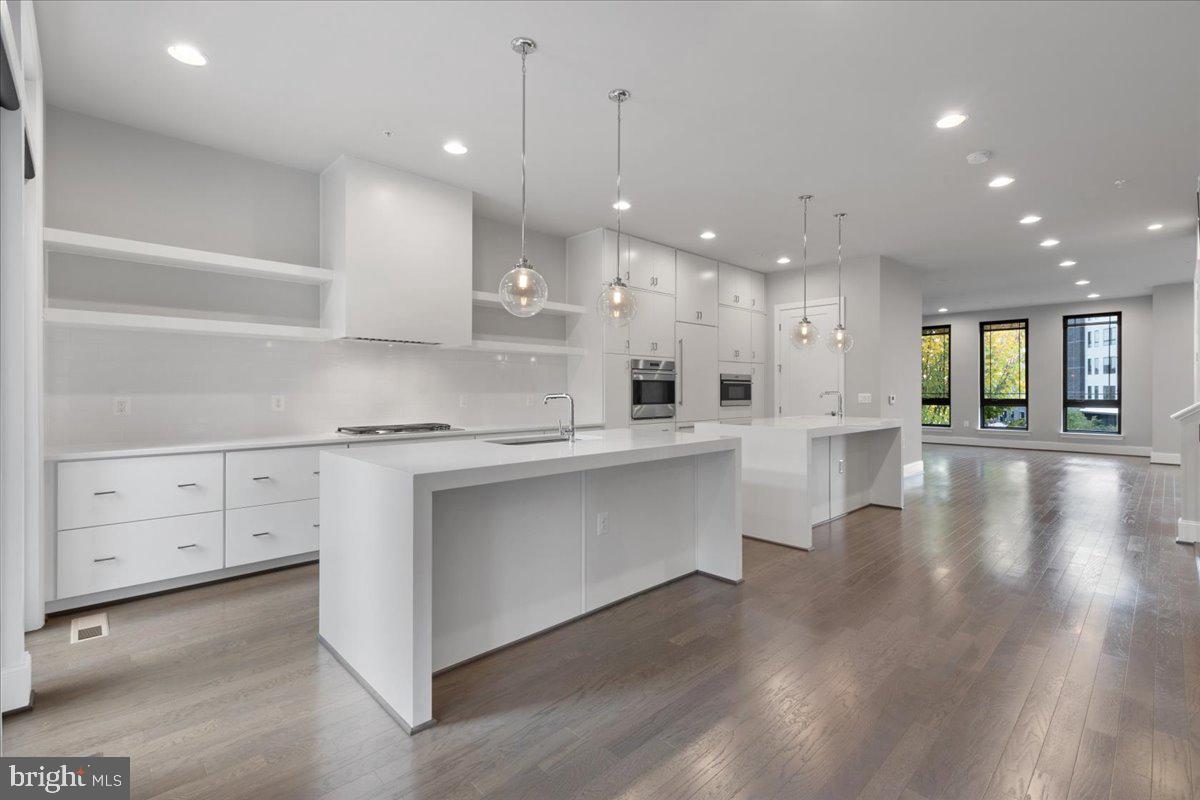ONE LOUDOUN - Residential