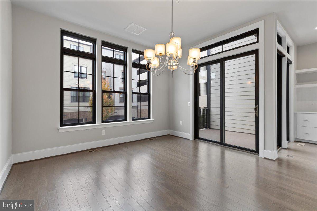 ONE LOUDOUN - Residential