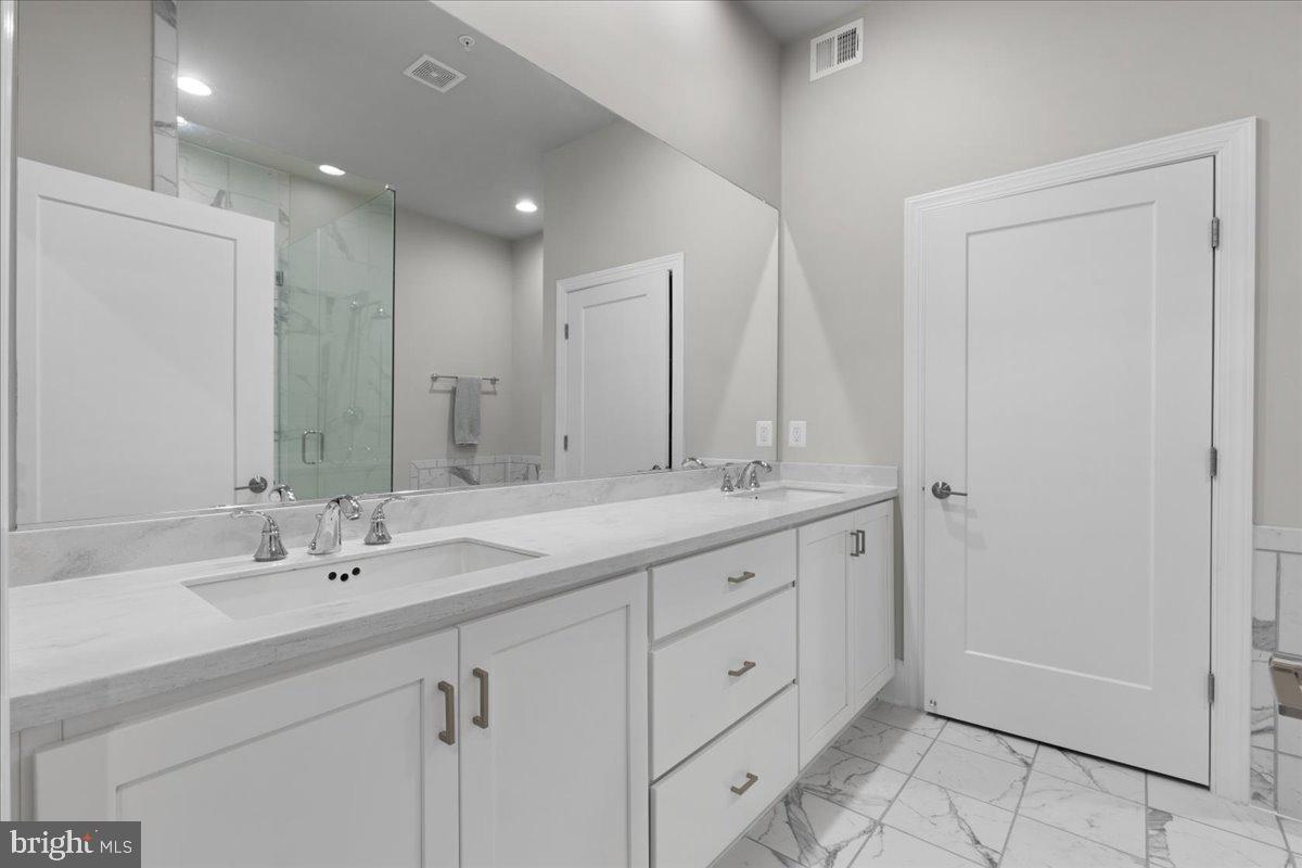 ONE LOUDOUN - Residential