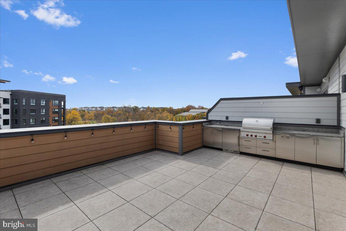 ONE LOUDOUN - Residential