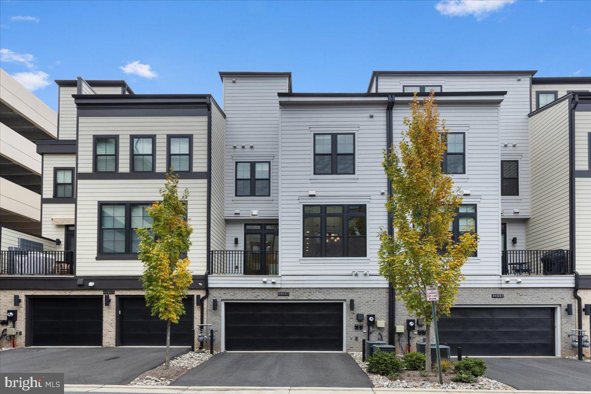 ONE LOUDOUN - Residential