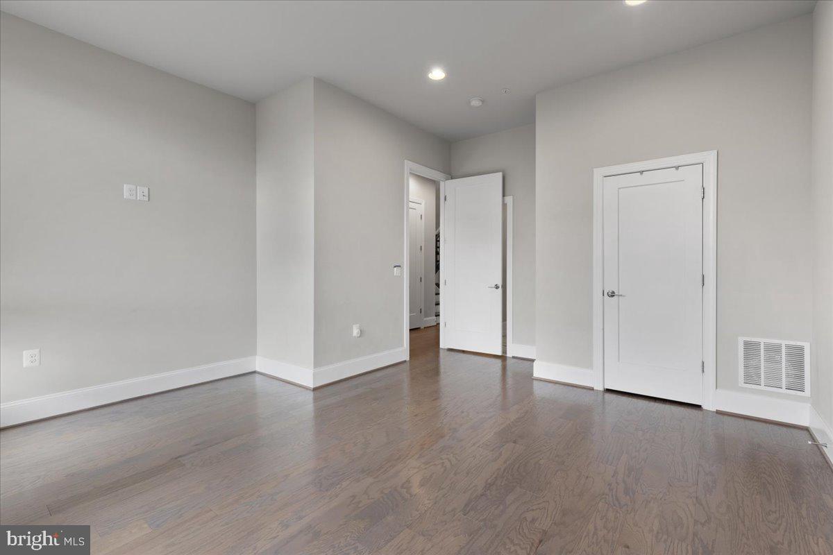 ONE LOUDOUN - Residential