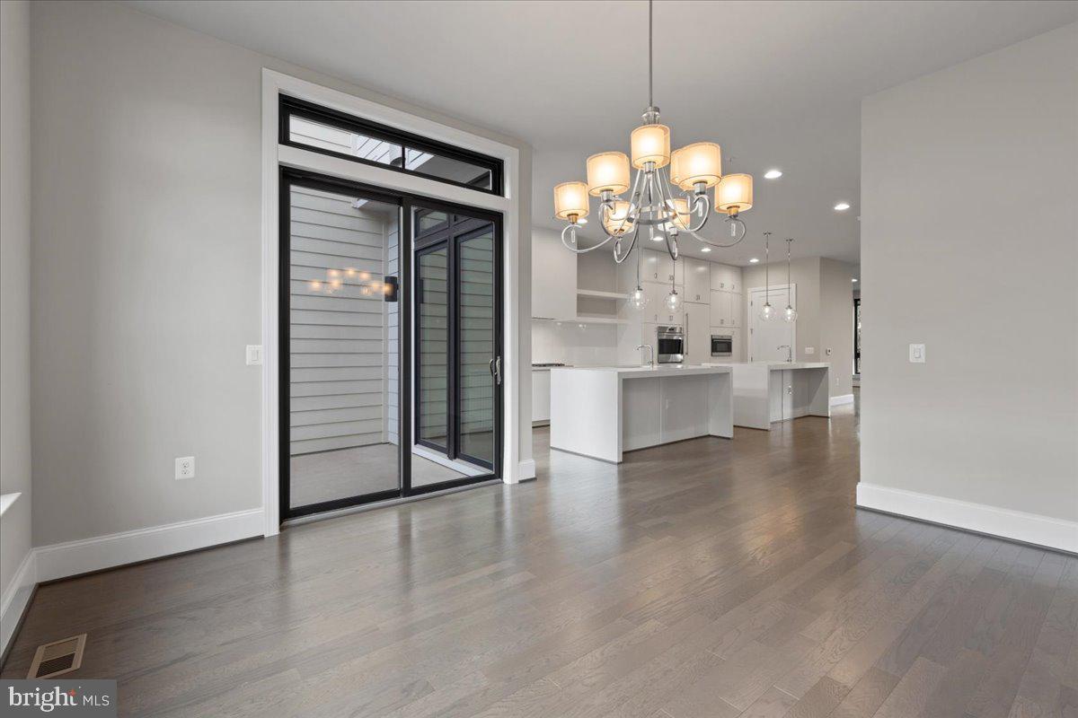 ONE LOUDOUN - Residential