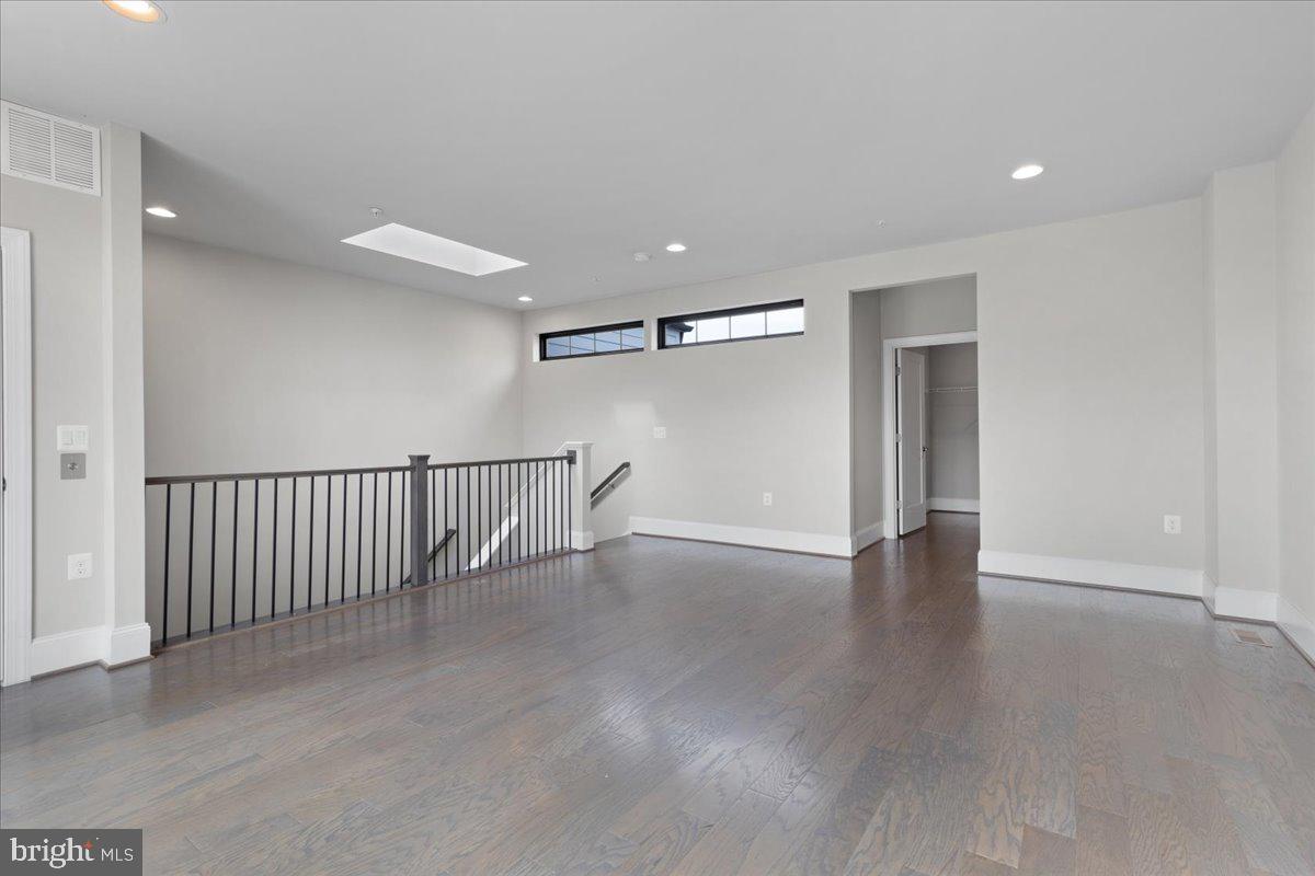 ONE LOUDOUN - Residential