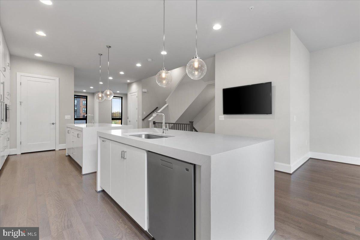 ONE LOUDOUN - Residential