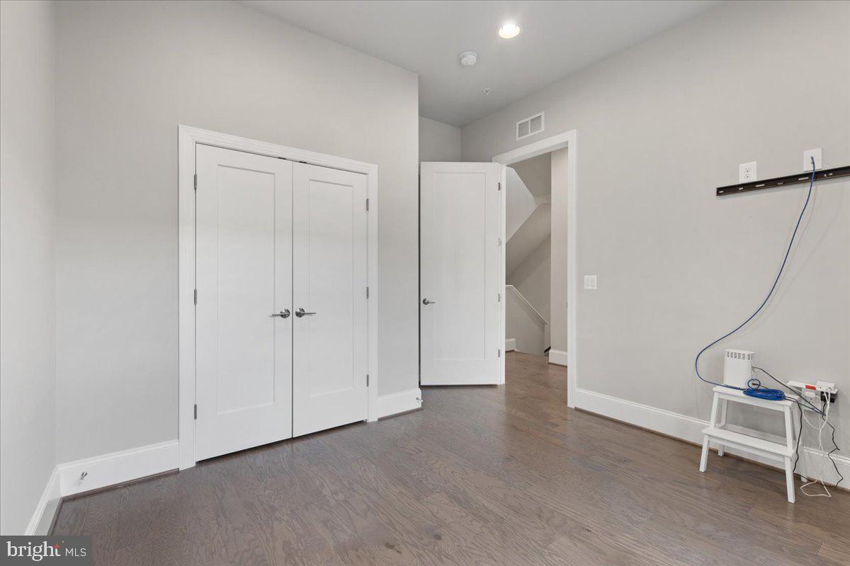 ONE LOUDOUN - Residential