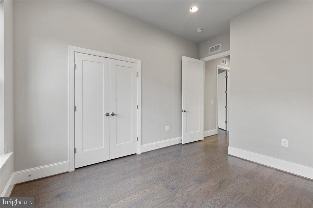 ONE LOUDOUN - Residential