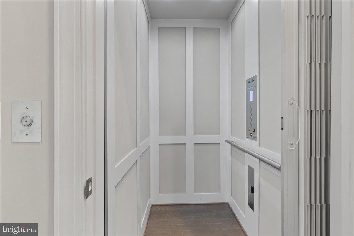 ONE LOUDOUN - Residential