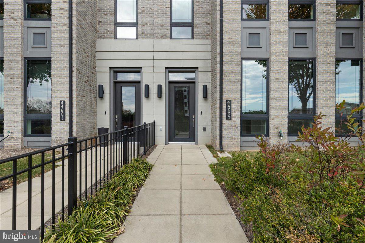 ONE LOUDOUN - Residential