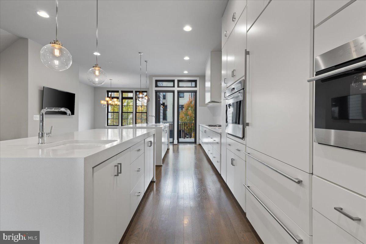 ONE LOUDOUN - Residential