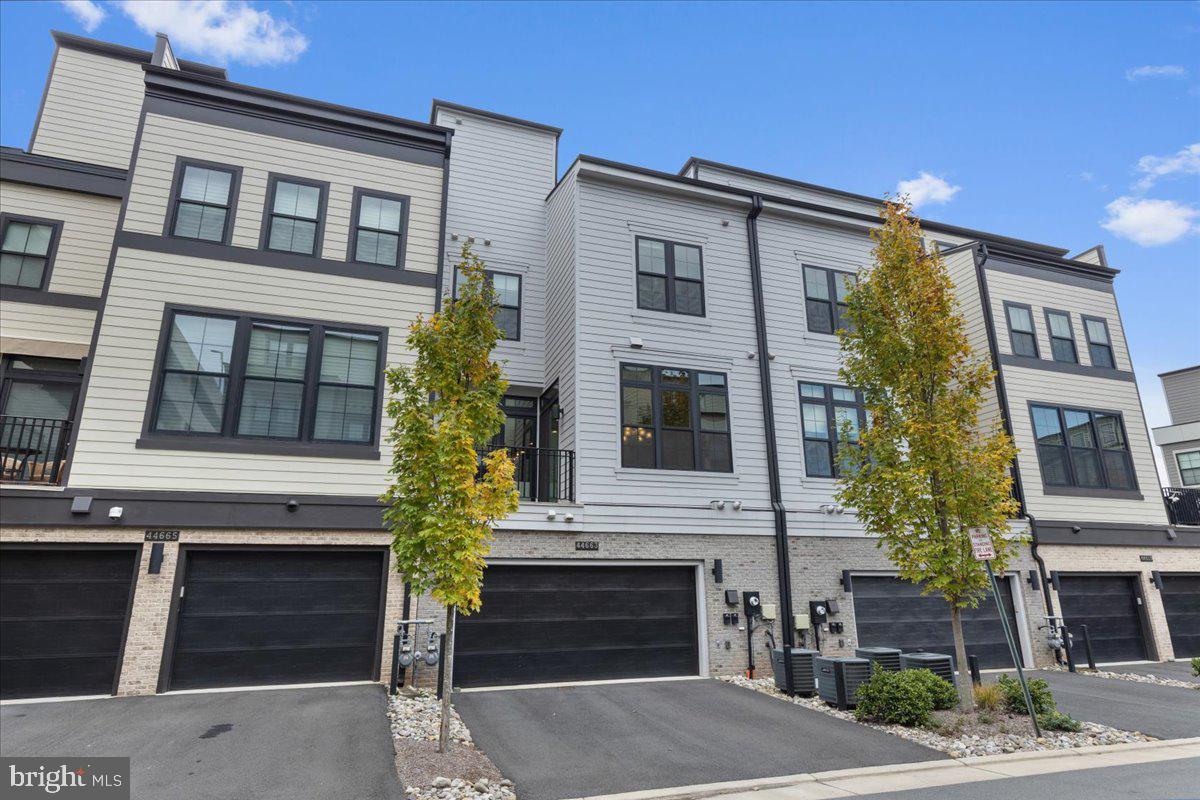 ONE LOUDOUN - Residential